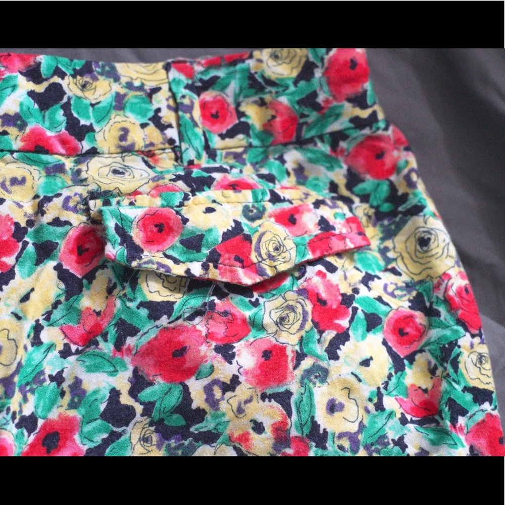 Forever 21 short shorts Spring Roses pattern - Picture 5 of 7